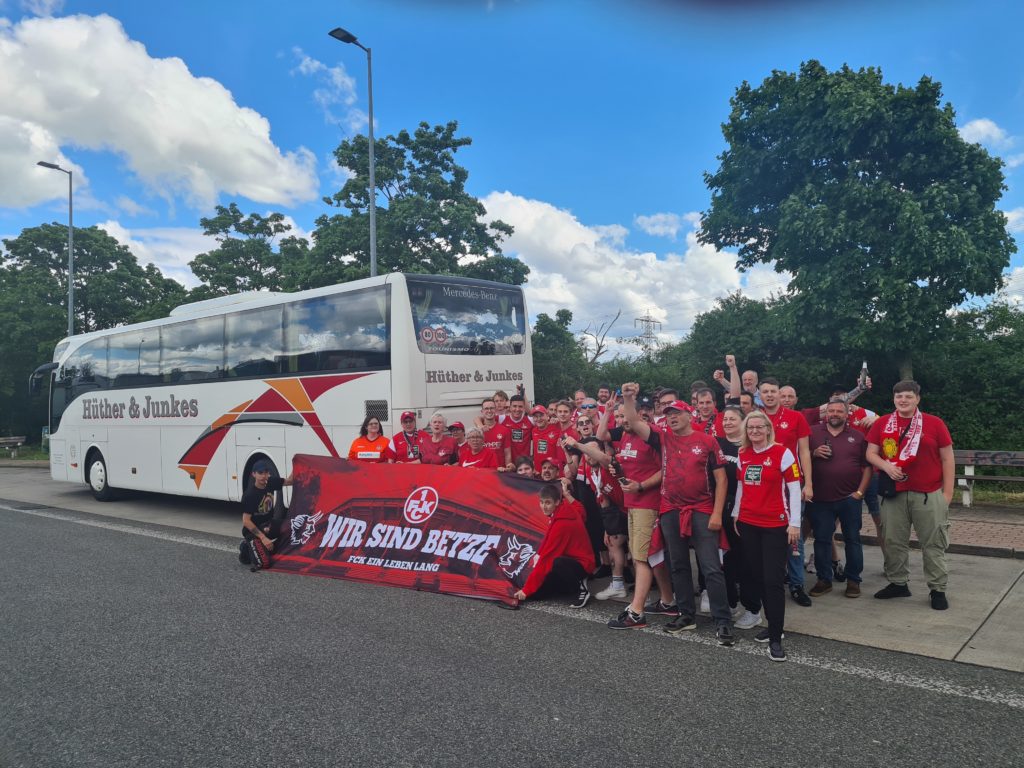 Der Fanclub Wir sind Betze war beim Aufstieg in Dresden dabei!