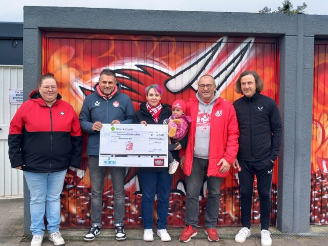 Spendenübergabe vom Sporthaus Wirth in Kooperation mit dem Fanclub „Wir sind Betze“