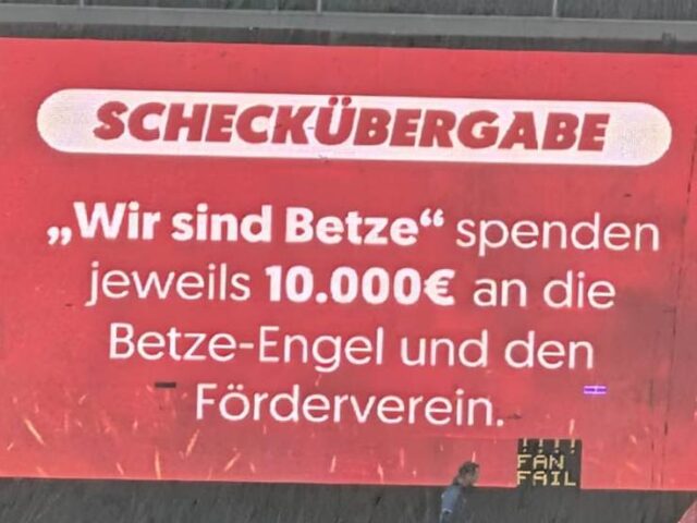 Spendenübergabe an Betze Engel und NLZ