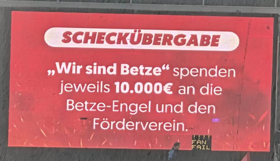 Spendenübergabe an Betze Engel und NLZ